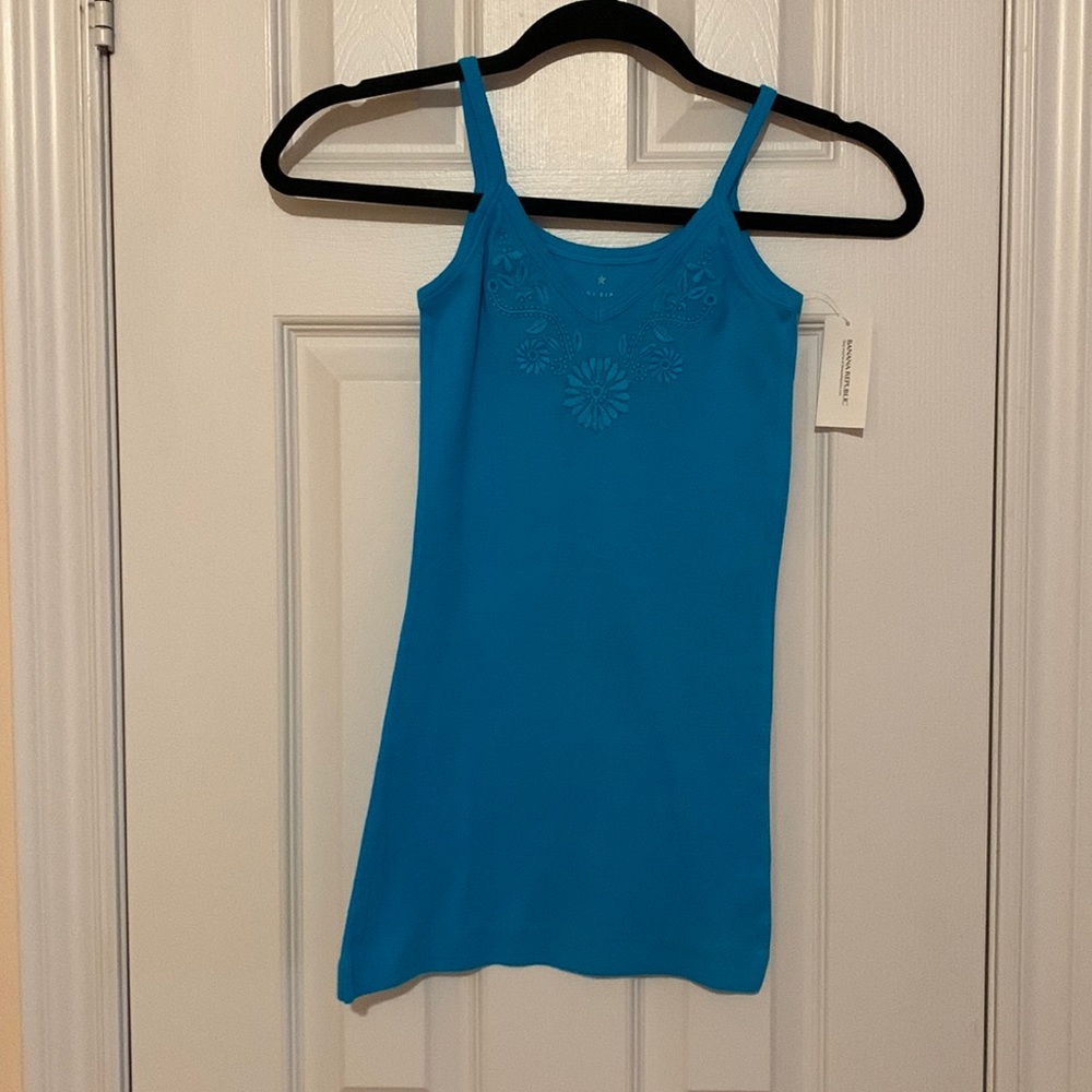[NWT] Bright blue Banana Republic tank top with floral embellishment | Size: S